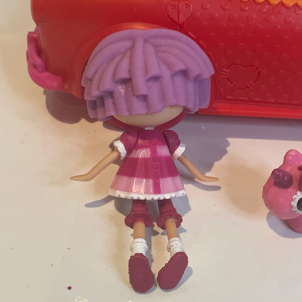 LaLaLoopsy ๐Mini RC Cruiser car with mini doll & tinies pet - Picture 10 of 12